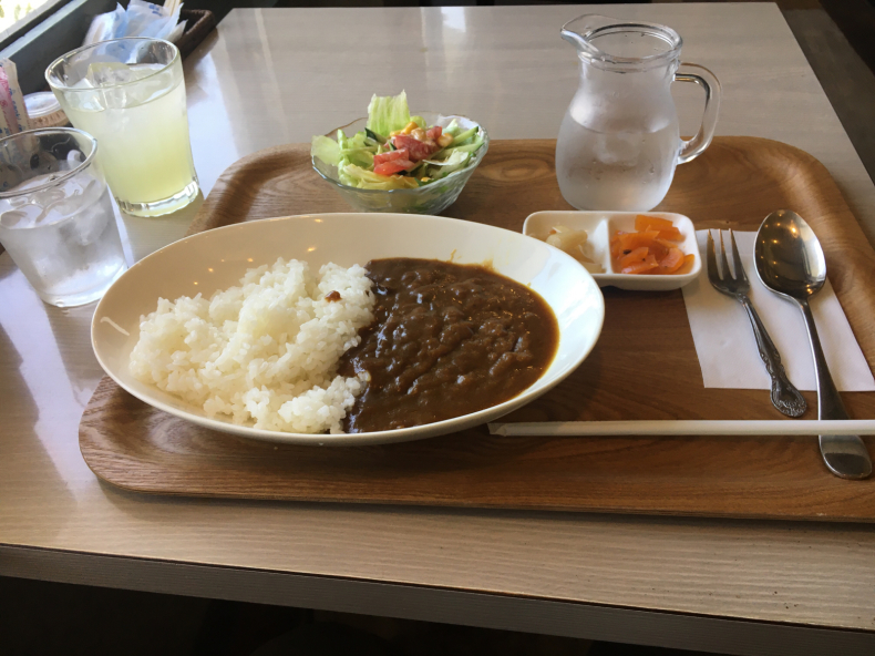 カフェ・ポワンにてカレーランチ♪_d0390818_21233927.jpg