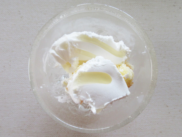 【モンテール】チーズクリームケーキ（レモンソース）_c0152767_07223471.jpg