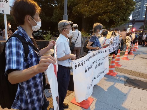 【報告】#五輪やめて命をまもれ 官邸前緊急抗議に40人!_a0336146_01431613.jpg