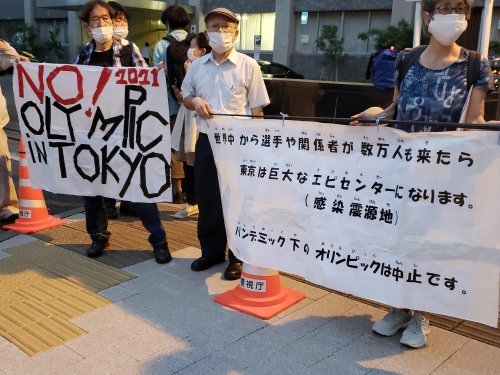 【報告】#五輪やめて命をまもれ 官邸前緊急抗議に40人!_a0336146_01433655.jpg