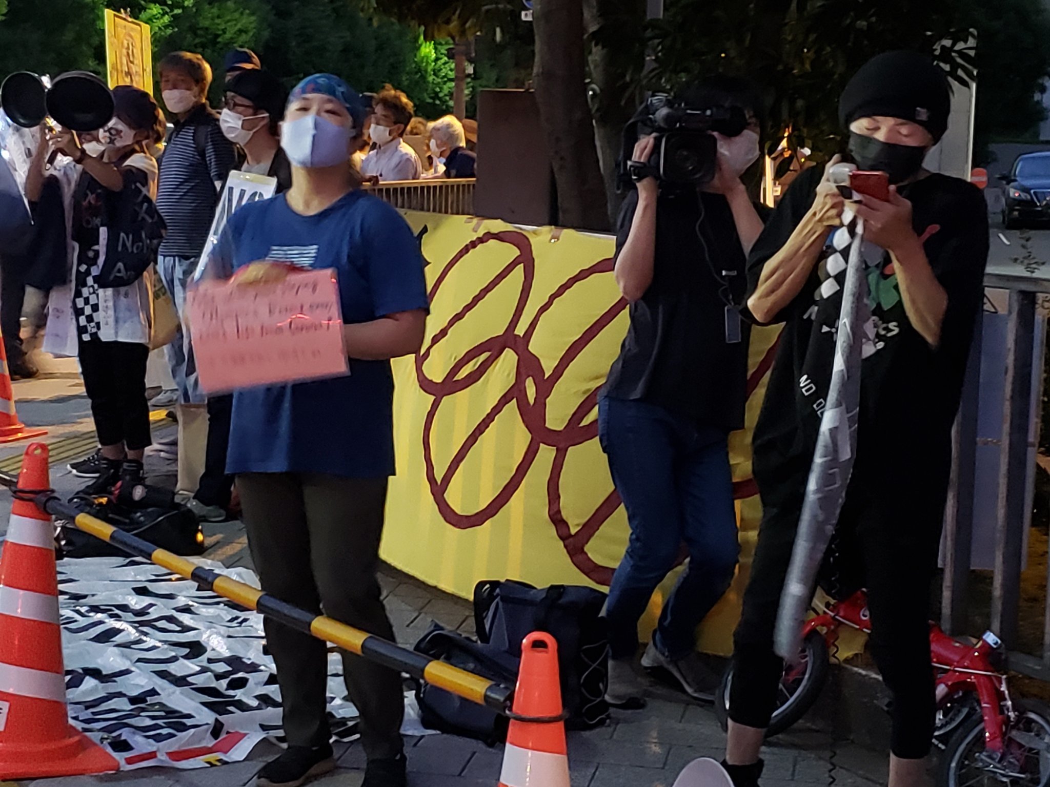 【報告】#五輪やめて命をまもれ 官邸前緊急抗議に40人!_a0336146_01565255.jpg