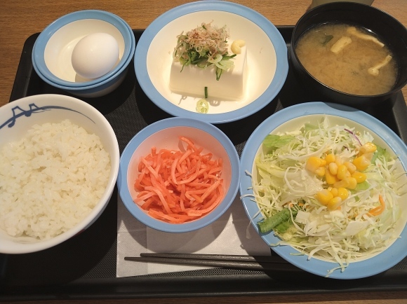 8/3 Wで選べる玉子かけごはん冷奴ライスミニ、生野菜サラダ_b0042308_06571804.jpg
