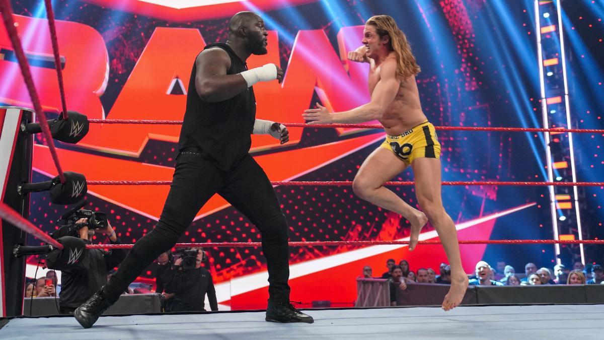 Rawでオモスの新しい入場曲がお披露目される Wwe Live Headlines Rawでオモスの新しい入場曲がお披露目される Wwe Live Headlines
