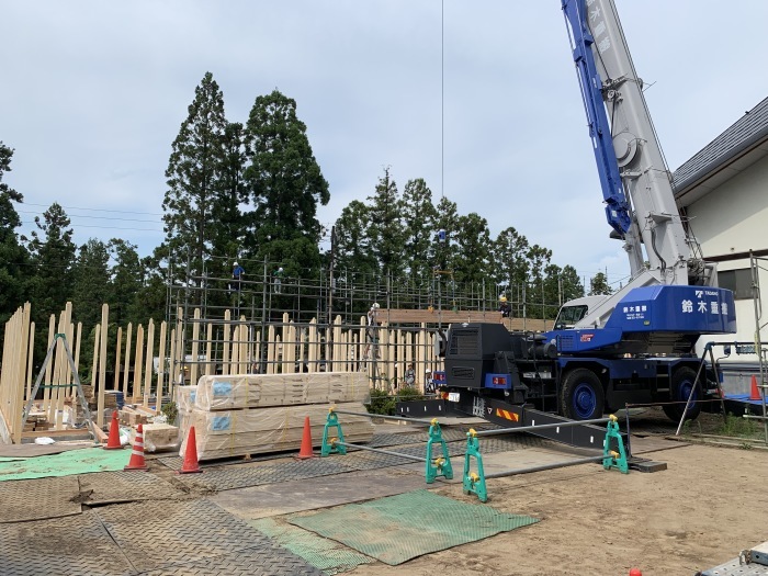 柱が建ちました_b0150120_09263502.jpg