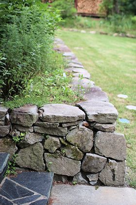 花壇の石垣を修理 お花たち スモーキーと一緒に