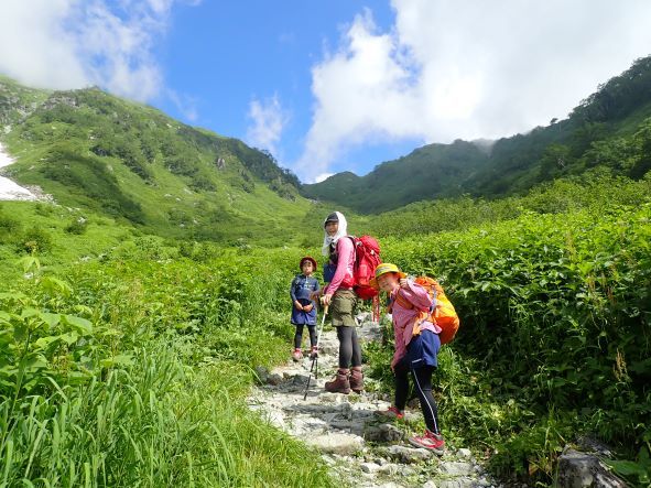 山の絶景を子どもと共有する山旅、その2　鏡平～笠ヶ岳 Day 1_f0131721_20041874.jpg