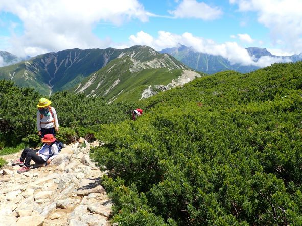 山の絶景を子どもと共有する山旅、その2　鏡平～笠ヶ岳 Day 2_f0131721_14521788.jpg