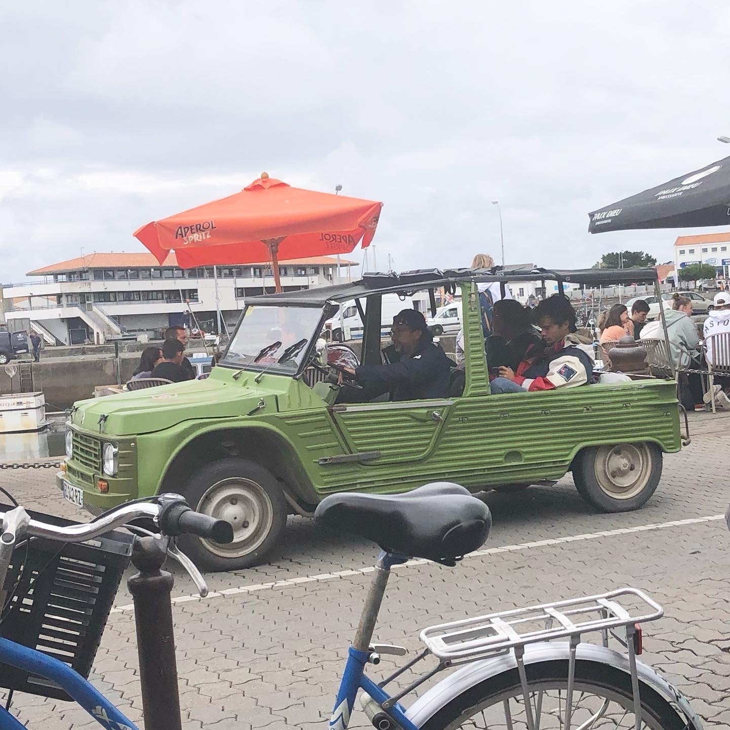 ルノー4L、フィアットパンダ、シトロエン2CV、ヴィンテージカーが現役のフランス、ユー島_a0231632_04190465.jpeg