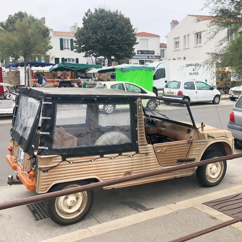 ルノー4L、フィアットパンダ、シトロエン2CV、ヴィンテージカーが現役のフランス、ユー島_a0231632_04193050.jpeg