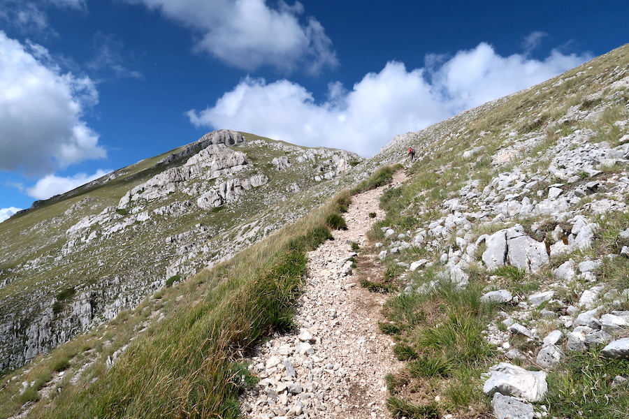眺めみごと宮殿の名持つ岩山登り、シビッリーニ山脈 パラッツォ・ボルゲーゼ山_f0234936_05305167.jpg