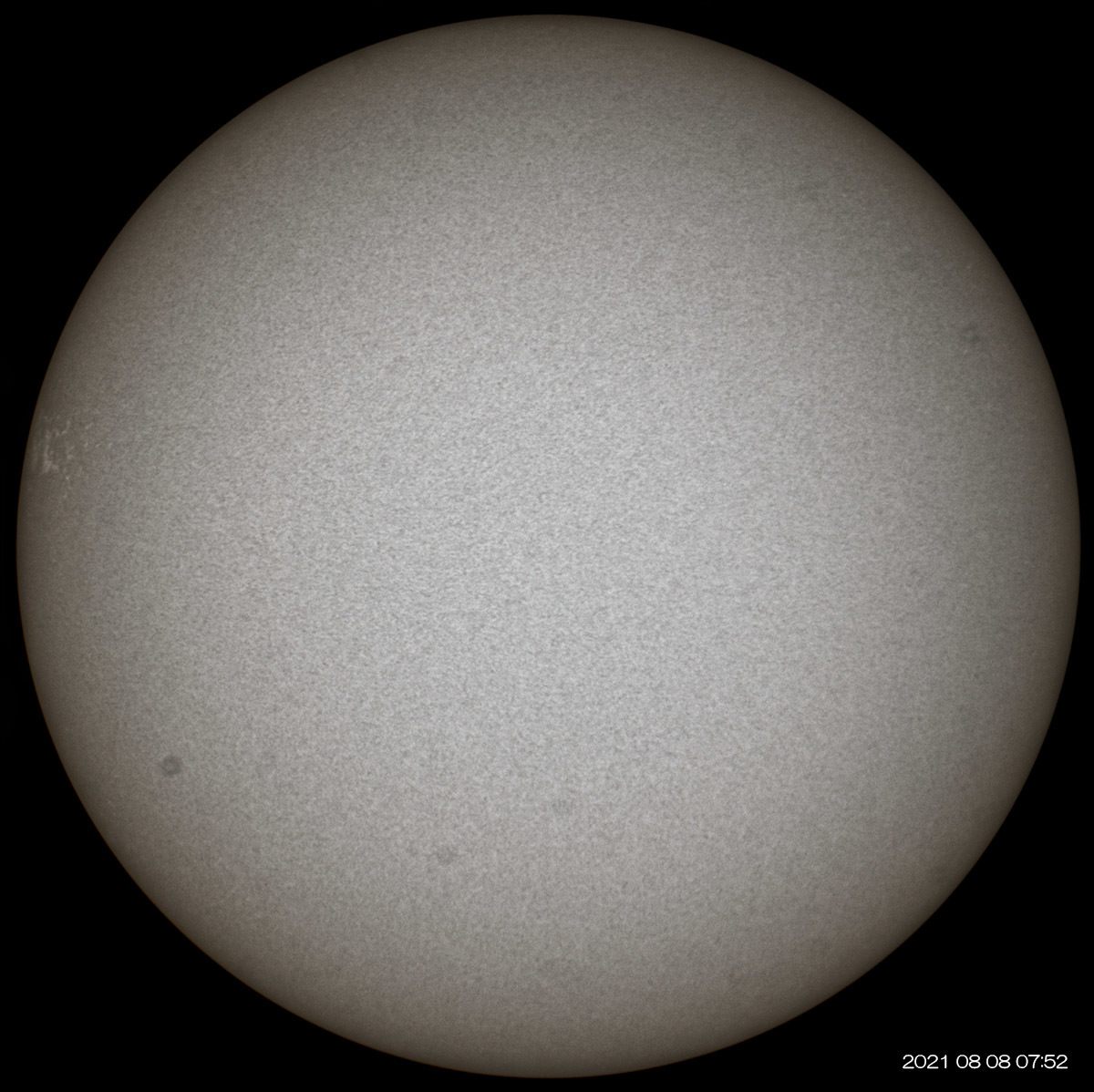 8月8日の太陽 可視光のみ_e0174091_15260142.jpg