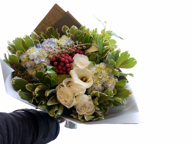 お誕生日の花束 淡い色合いで 西11にお届け 21 08 06 札幌 花屋 Mell Flowers