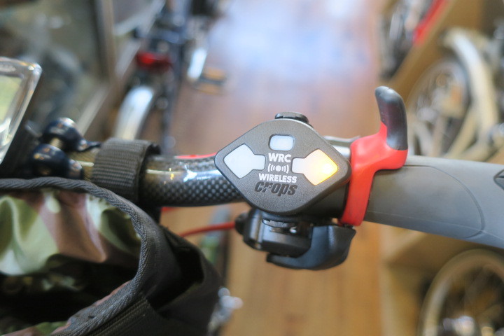 自転車用流れるウインカーライト 使ってみました_c0132901_17112883.jpg