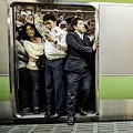 ワクチン格差 - 接種済みの上級が遊び歩き、未接種の下級が接客従業中に感染_c0315619_15282116.png