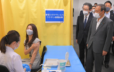 ワクチン格差 - 接種済みの上級が遊び歩き、未接種の下級が接客従業中に感染_c0315619_17033460.png