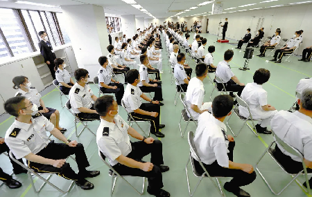 ワクチン格差 - 接種済みの上級が遊び歩き、未接種の下級が接客従業中に感染_c0315619_17043104.png