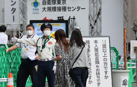 ワクチン格差 - 接種済みの上級が遊び歩き、未接種の下級が接客従業中に感染_c0315619_17043821.png