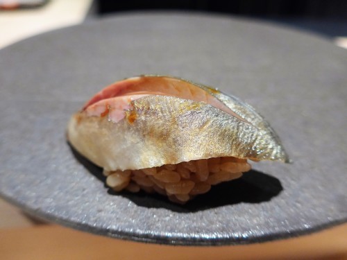 渋谷「熟成鮨 万」へ行く。_f0232060_13054856.jpg