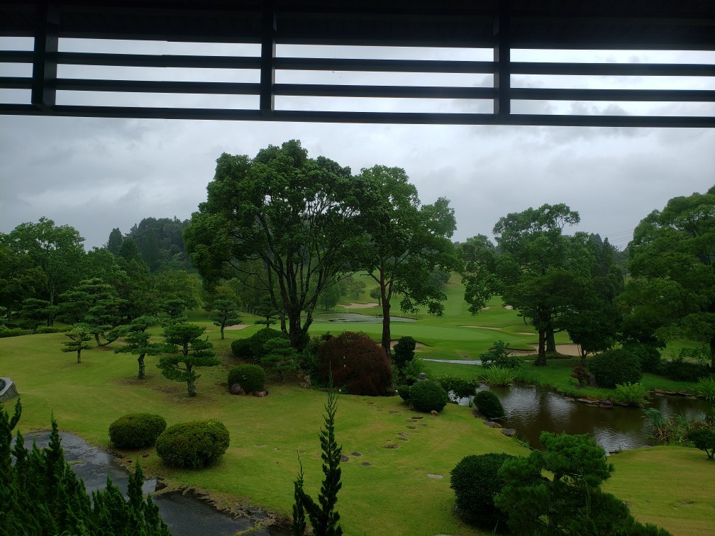 ラウンドと台風10号_c0160277_19300255.jpg