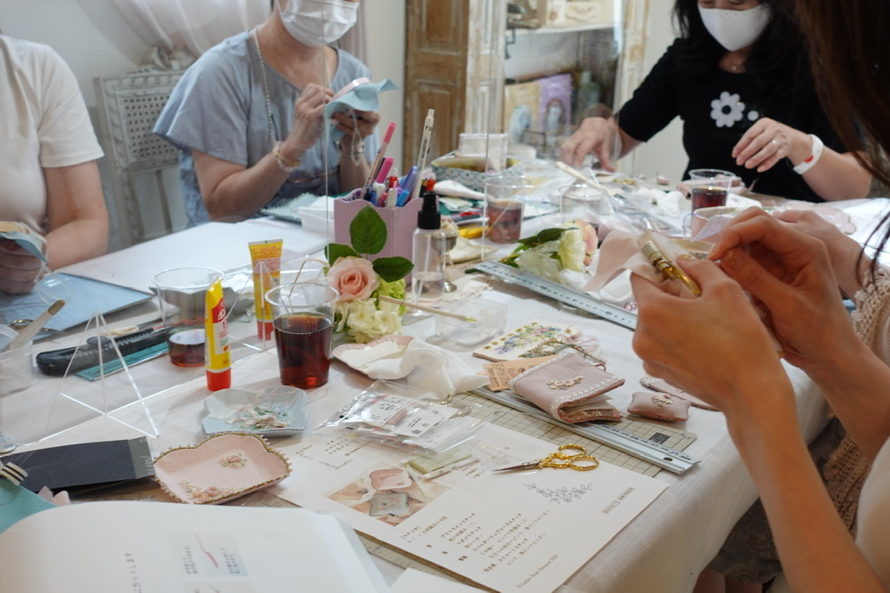 日本リボン刺しゅう協会サロンでの認定講師さんによる初ワークショップ_a0157409_20254415.jpeg