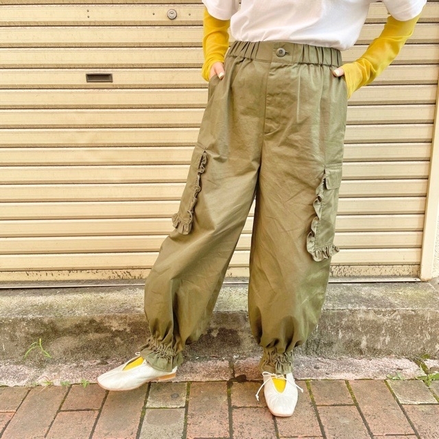 IamI〕コンパクトチノ フリルポケットカーゴパンツ : l'atelier du