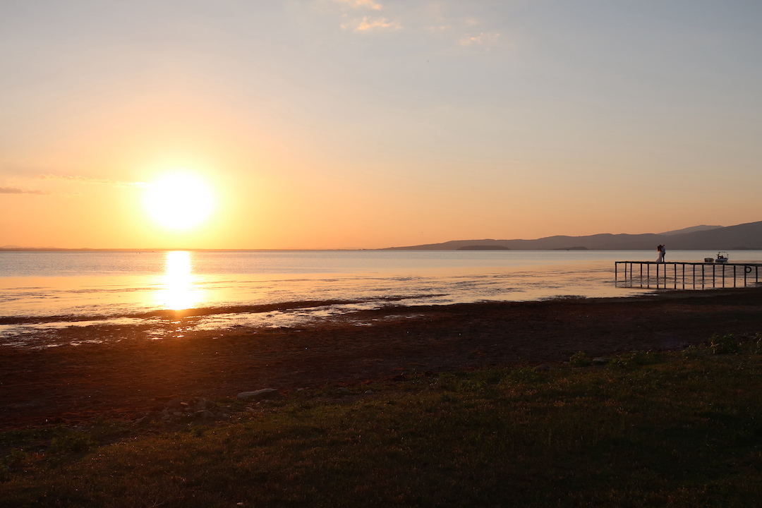 湖の夕焼け・赤い月美しい夏の宴、トラジメーノ湖_f0234936_17475875.jpg