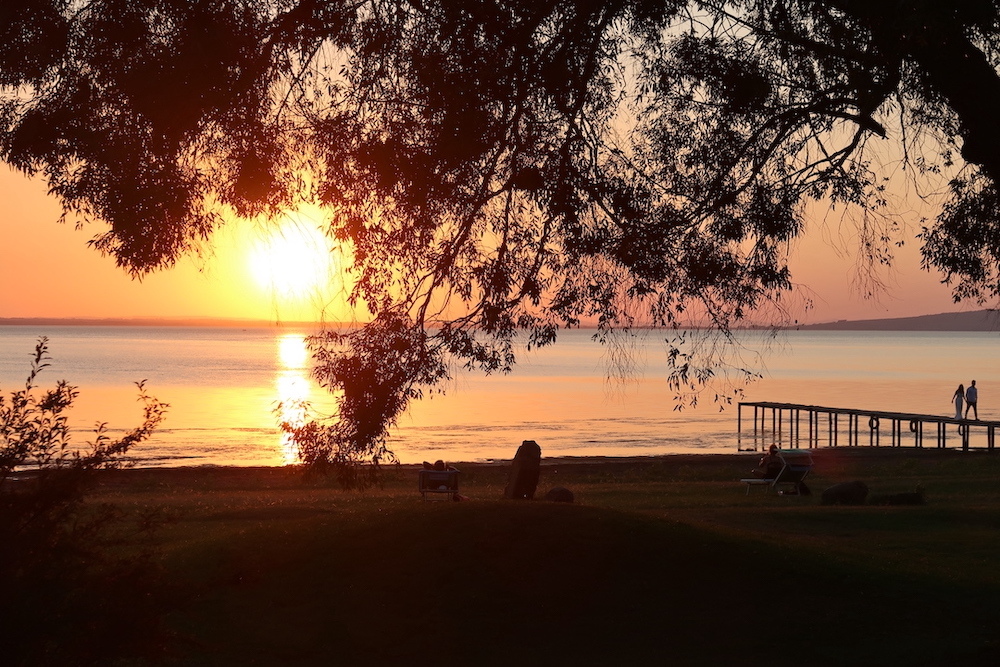 湖の夕焼け・赤い月美しい夏の宴、トラジメーノ湖_f0234936_17543873.jpg