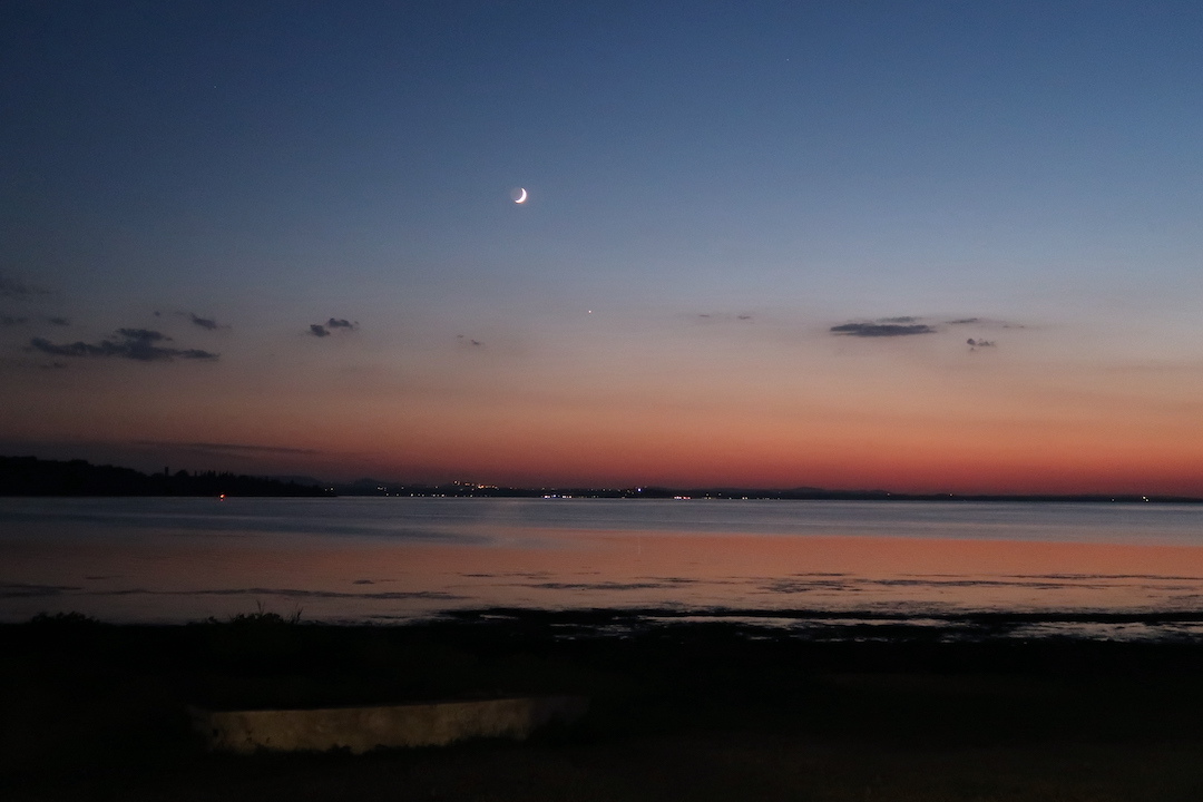 湖の夕焼け・赤い月美しい夏の宴、トラジメーノ湖_f0234936_18063736.jpg