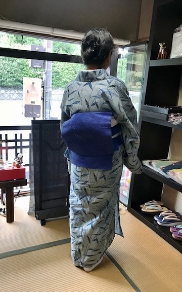 ご来店のお客様・野田淳子さん・絹紅梅に羅紗地の八寸帯。_f0181251_17163065.jpg