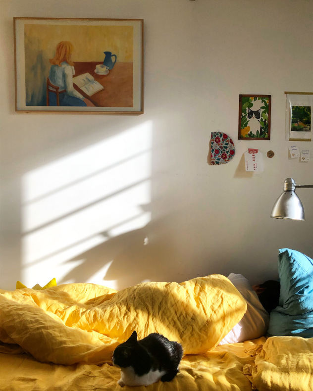 チャリティーショップ レ・プチリヤンで買った絵に合わせて、ベッドリネンの色を選んだ結果_a0231632_12574865.jpeg