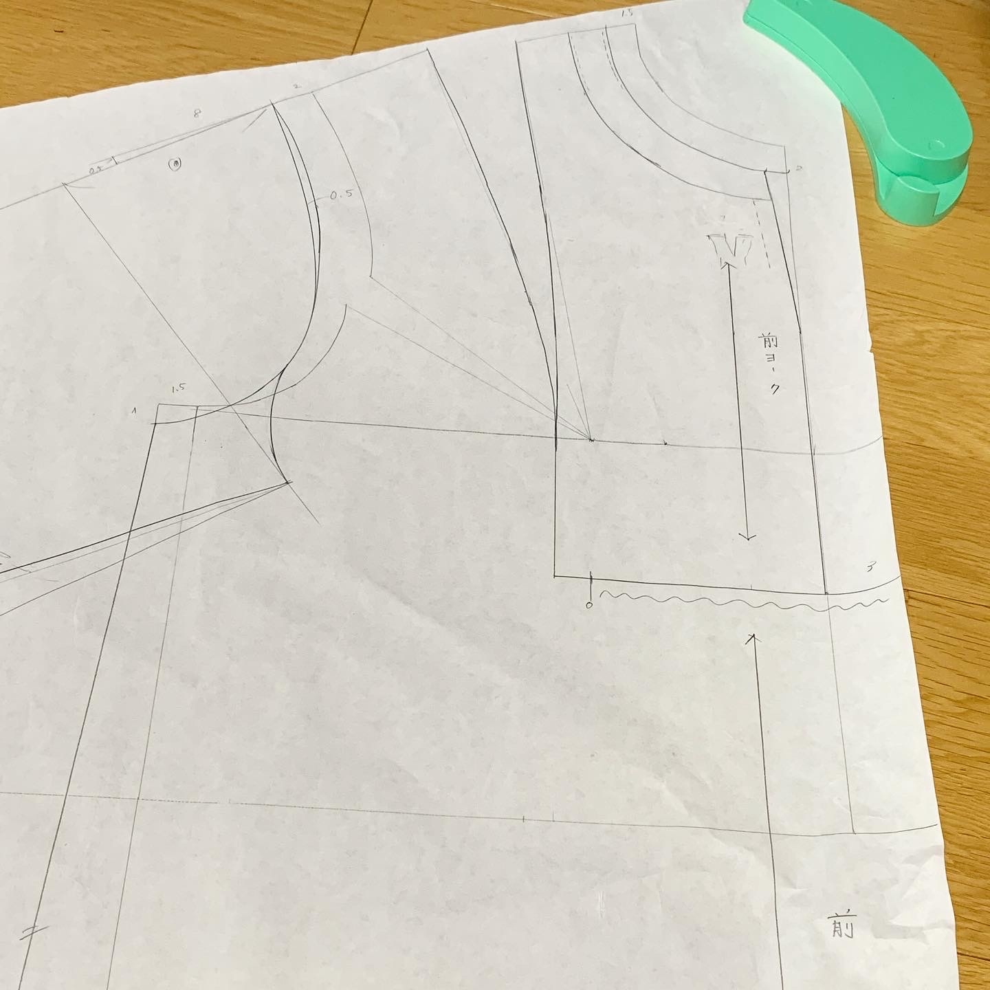 チロリアンブラウス 製図 手描きイラストハンドメイド ゆずの木の雑感 チロリアンブラウス 製図 手描きイラストハンドメイド ゆずの木の雑感