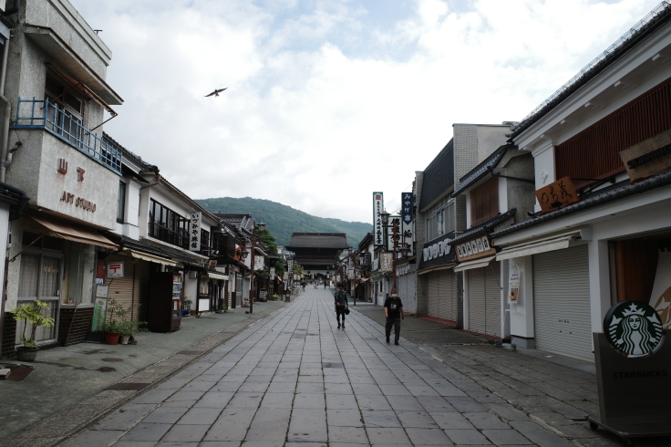 ブロンプトンと夏の長野県へ その11 ~ 朝の善光寺_a0287336_12442056.jpg