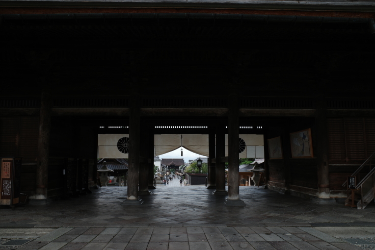 ブロンプトンと夏の長野県へ その11 ~ 朝の善光寺_a0287336_12444441.jpg