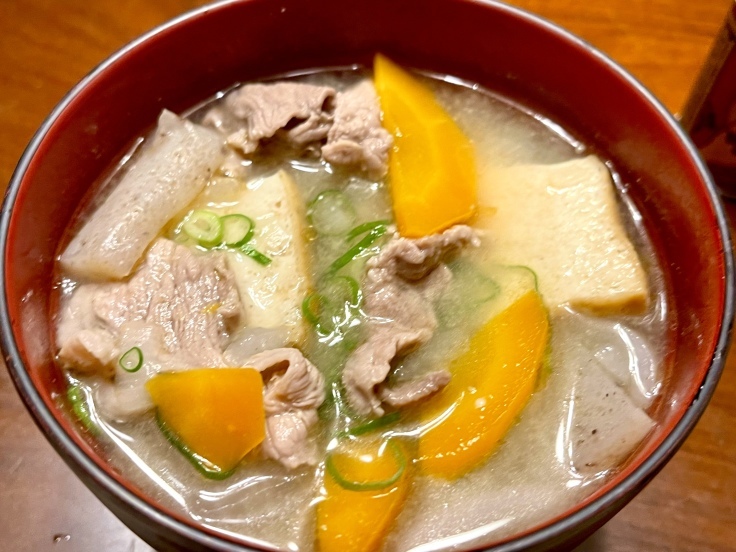 豚汁を鍋いっぱい作ってもた。明日から暑いのに…。_c0212604_18052249.jpeg