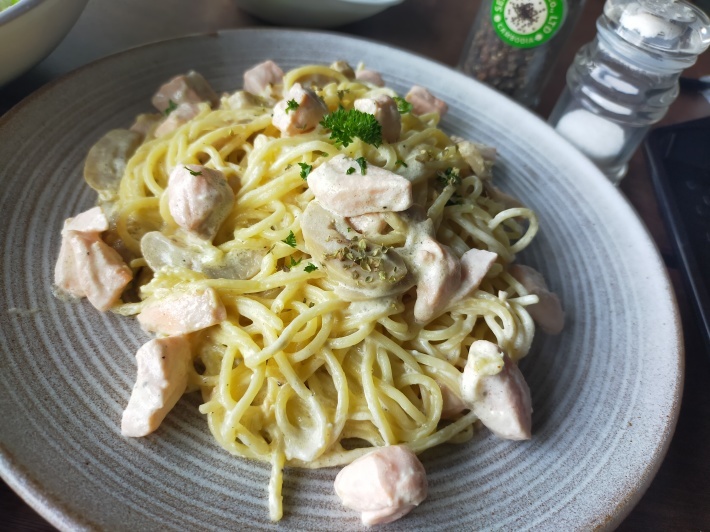 食ING情報☆絶品フィッシュ&チップスと超得フルーツクレープ@OnederzCafe(シェムリアップ)_e0408534_22120809.jpg