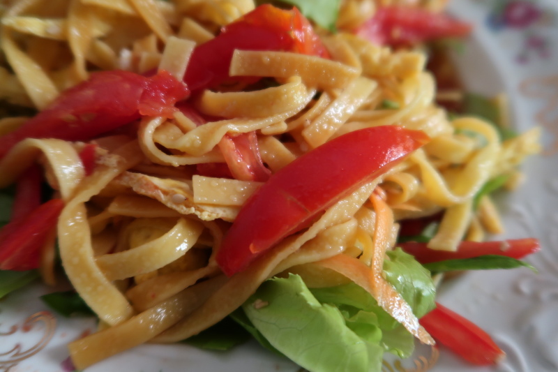 冷やし中華風パスタうれしいペルージャの夏_f0234936_22115581.jpg