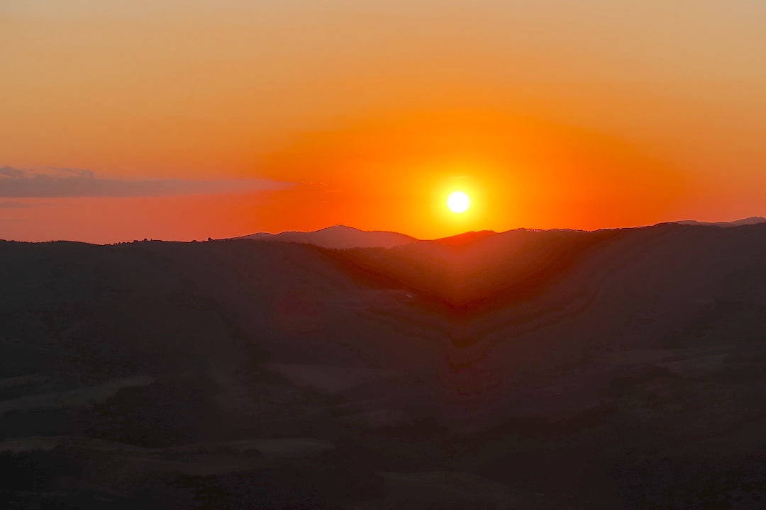 急ぎ登り夕日見送るテッツィオ山_f0234936_23440375.jpg