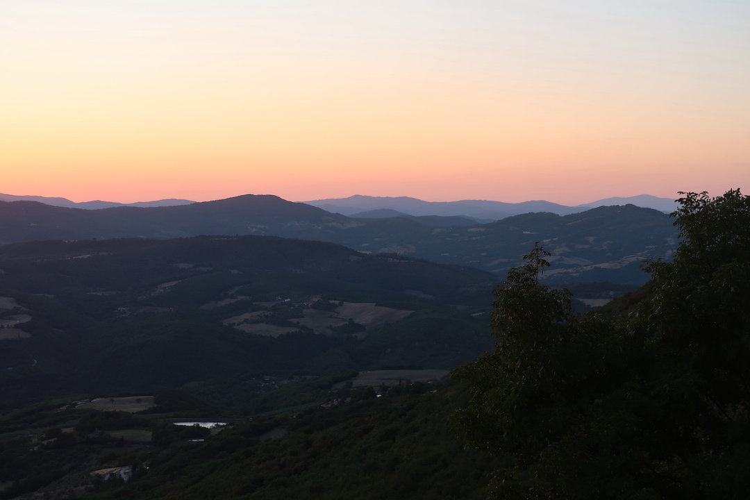急ぎ登り夕日見送るテッツィオ山_f0234936_23481889.jpg