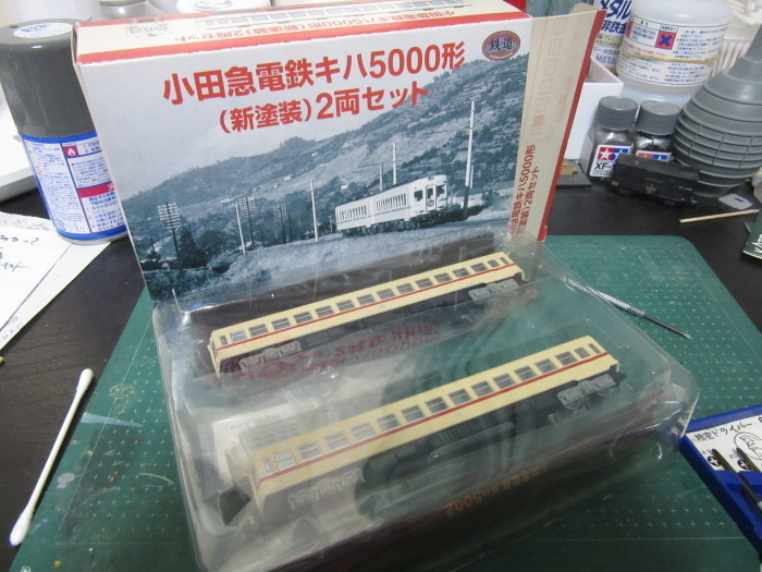 鉄コレ・小田急キハ5000／キハ5100（一話完結） : 赤い電車は