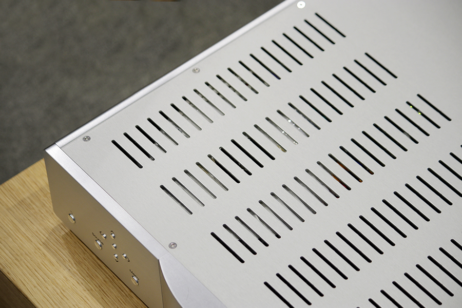KRELL「K-300i」デモ中です_e0404728_17285365.jpg