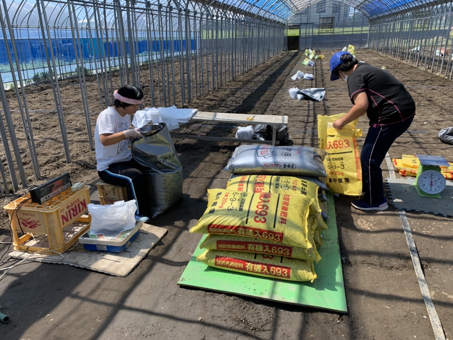 直売所の掃除、地域貢献型地福連携請負作業など_e0270198_18382852.jpg