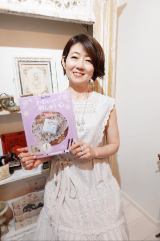 【掲載誌のご案内】デアゴスティーニ「しあわせを呼ぶ花の小箱 」75号_a0157409_18334985.jpeg