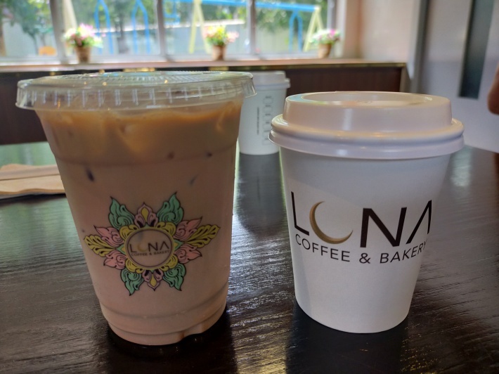 カフェ情報☆お仕事ミーティング@LUNAカフェ(シェムリアップ)_e0408534_18133969.jpg