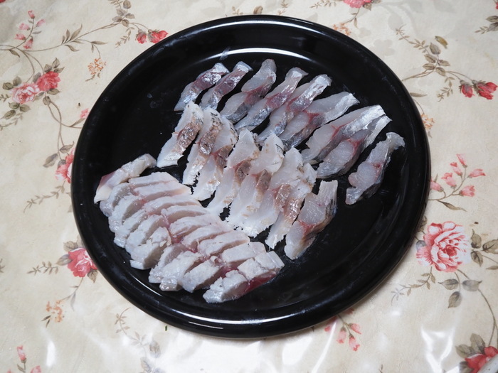 夫の釣果とその後(お刺身など)_c0116915_00575318.jpg