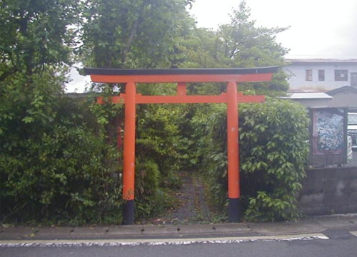 ●神社の造形―嵯峨三条通り南の稲荷神社_d0053294_23494965.jpg