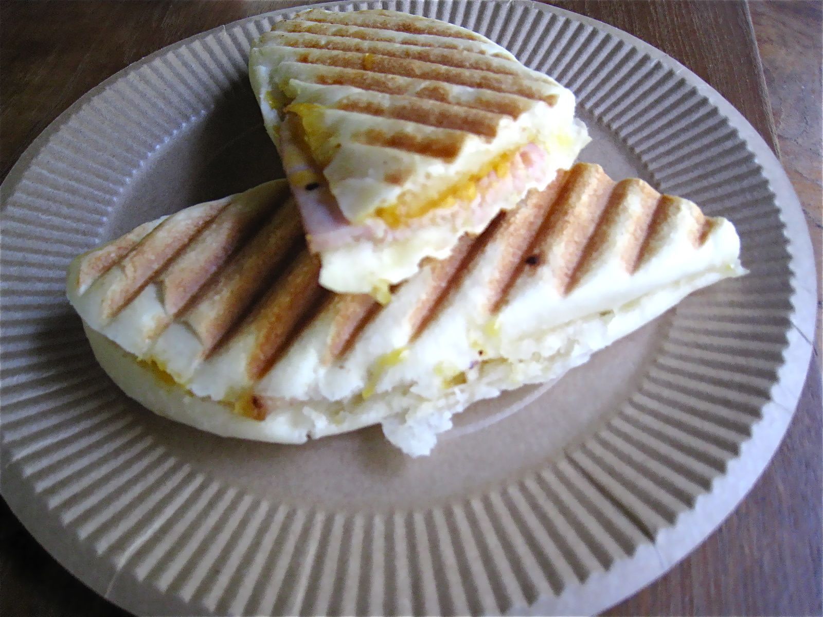 森の中に佇むブーランジェリー。──「ベーカリー&レストラン 沢村 軽井沢ハルニレテラス 」_d0352022_15265271.jpeg