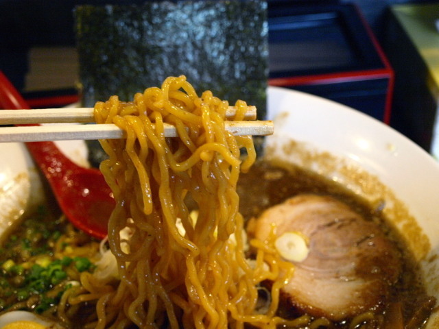 らーめん縄文 その14(濃厚魚介搾り醤油らーめん)_d0153062_20435459.jpg