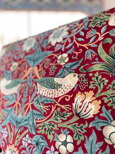 ウィリアムモリス『いちご泥棒(ベルベット)』のファブリックパネルを作りました by interior styling of bright_c0157866_18393389.jpg