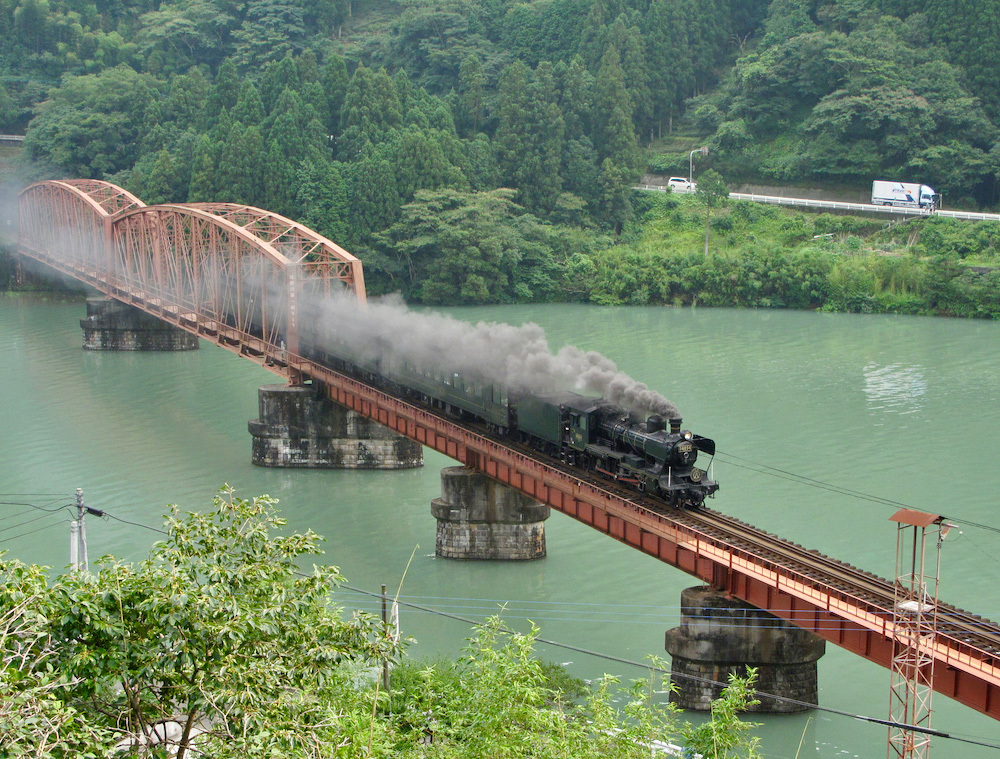 球磨川第一橋梁 鉄道橋の建設 モノクロ写真 ②