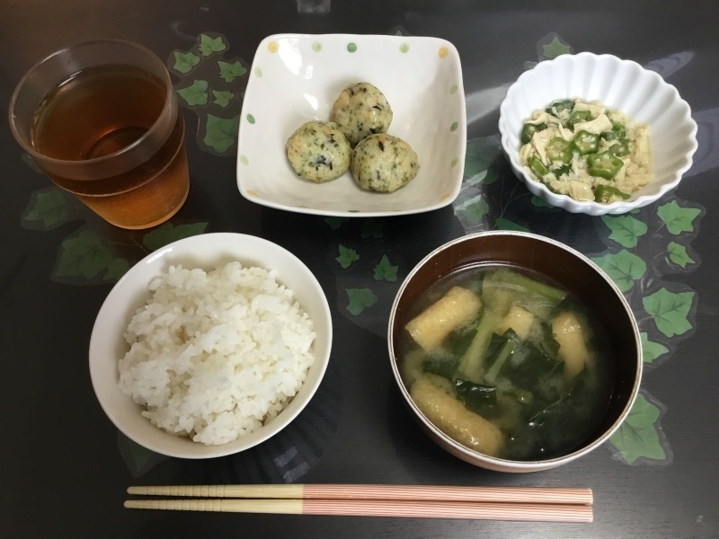 しらゆり荘 朝食 海老と野菜の磯辺揚げ ゆばとろろ ご飯 味噌汁 今日の献立